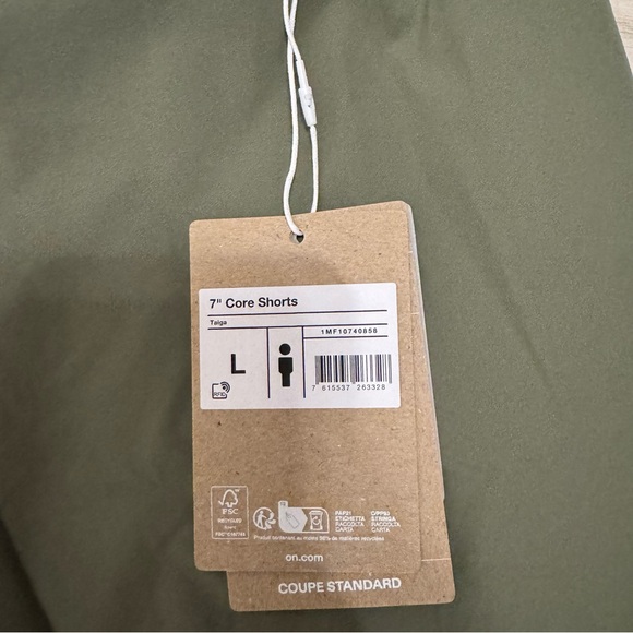 On Running Men's 7” Core Shorts - Picture 3 of 6